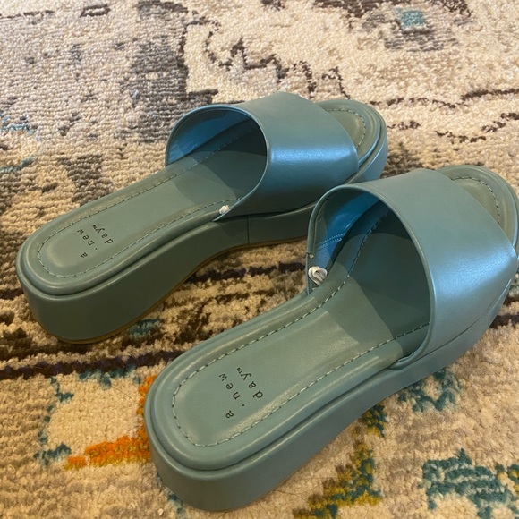 Platform Sandals - Picture 2 of 2